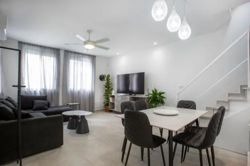 Two Bedroom House In Town Center by Sweet Keys