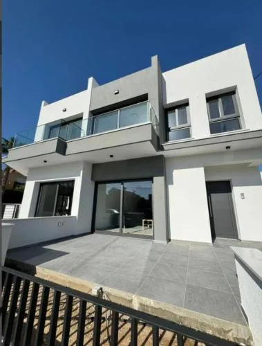 Villa - Sleeps 6 - Near Local Attractions