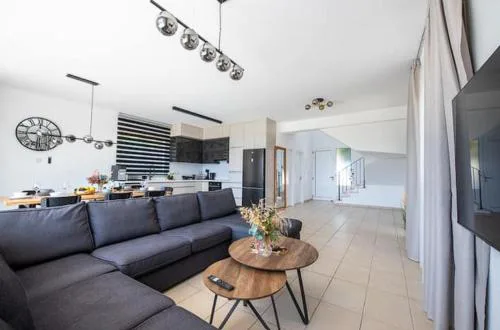 Perfect Seaside Escape with Privacy !