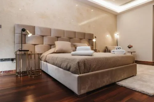 16 EXECUTIVE SUITES