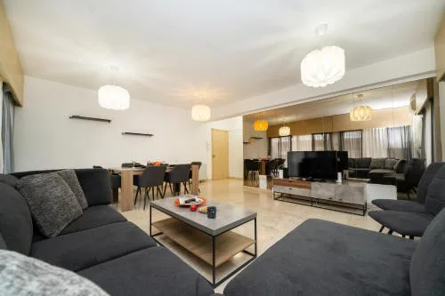 3 bedroom flat near center