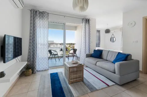 Glabur Stays - The Sunny Atelier - Nicosia City, Free Parking & Wifi, Welcomes You!!!