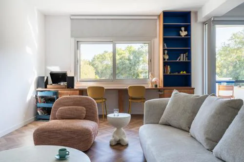 Modern Luxury 2BR|Park View & Balcony