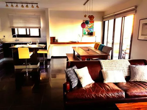Nicosia Cozy Nomad