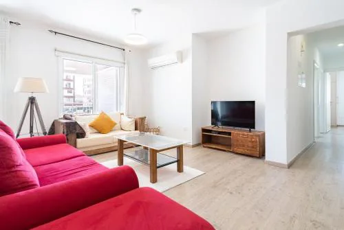 Sunny & Stylish City Centre Living