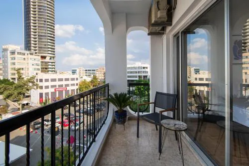 Urban Condo Promitheos