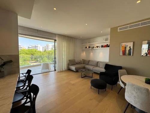 WealthyStays Parkside Residence