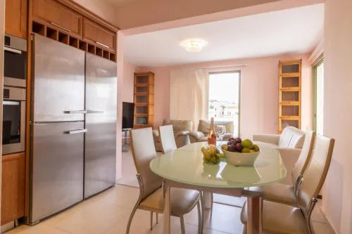 Apartment Fotini - Modern 2BR Stay with Pool & Balcony near the Beach