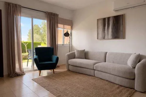Apartment in Universal Paphos - Pool & Parking