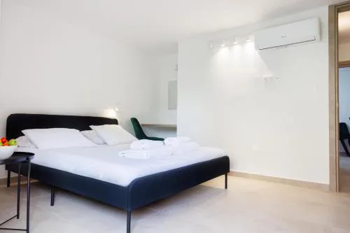Bee & Be One Bedroom Apartments