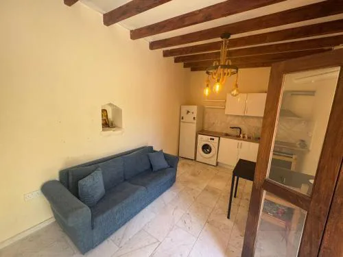 Charming Cyprus Getaway in Pfos - Garden View Holiday House