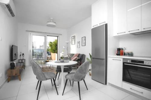 EDEN-Perfect Location, Sea View, Stylish Apartment