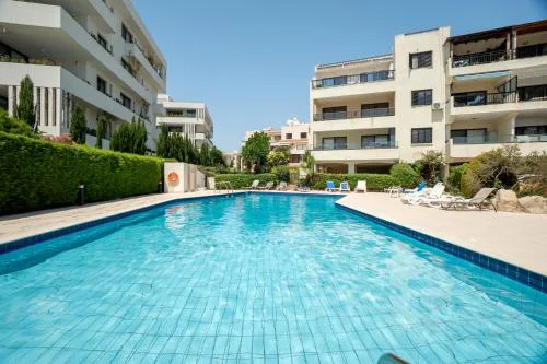 Elena 1B, City Center, Pool, Walk to the Beach