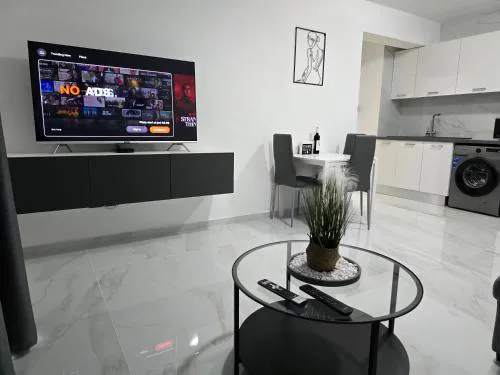 EvAndrea Pelapais - Stylish Apt in Kato Paphos