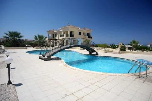 Faros Beach