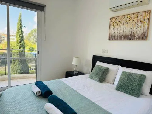 Hesperides garden - Sunny 2BR Apt with Large Balcony, Pool, Central Paphos