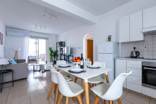 Just renovated beautiful 2 bed apartment in Paphos 5 min drive to the beach