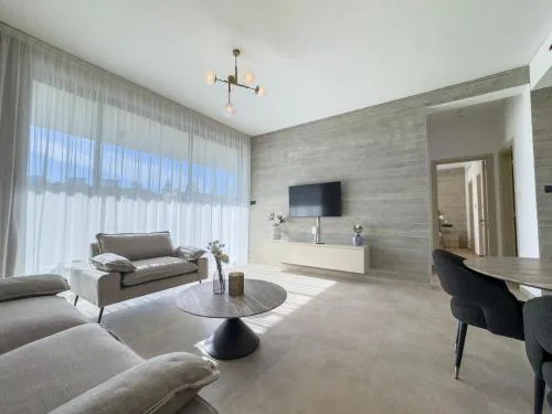 Malberry Park 102 - Modern Apt with Shared Heated Pool, Sauna, Gym, Jacuzzi