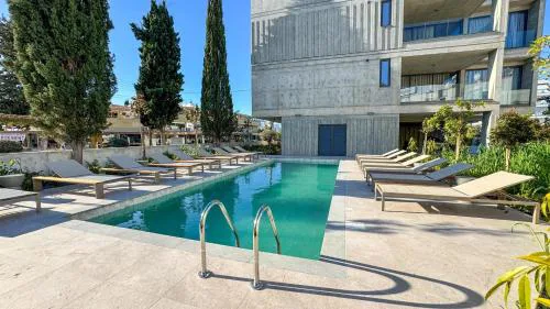 Malberry Park 203 - Modern 2bedroom Apt with Shared Heated Pool, Sauna, Gym, Jacuzzi