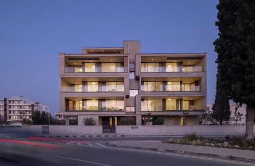 Malberry Park 301 - Modern 2bedroom Apt with Shared Heated Pool, Sauna, Gym, Jacuzzi