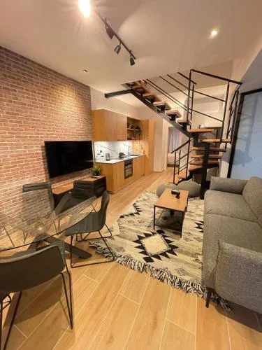 Modern 3 bedroom townhouse with patio