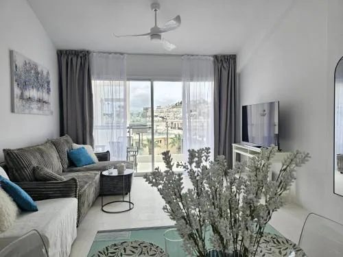 Newly Renovated Venus beach 500 m Gated REGINAgardens1