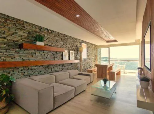 NoMa Seafront Living