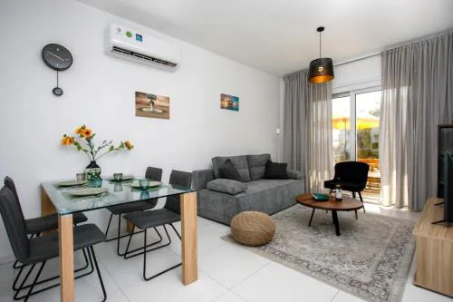 OASIS-Amazing Location, Sea View, Stylish Apartment
