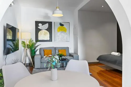 Orange Tree Studio, just steps from the sea