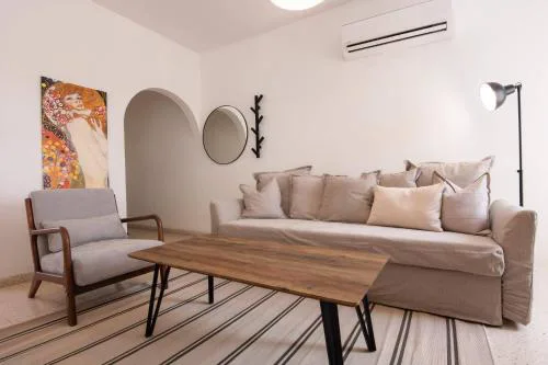 Phaedrus Living Nerina Urban Residence