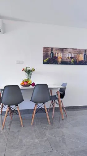 Savvas Apartment