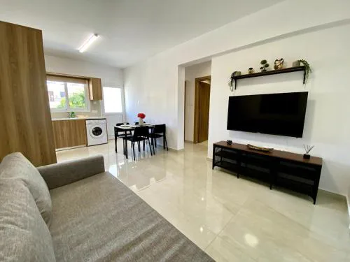 Seaside Two Bedroom Elegant Flat in Tourist Area