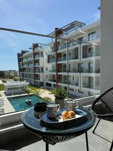 Stay and Chill -Luxury Studio with Pool and Sauna in Kato Paphos