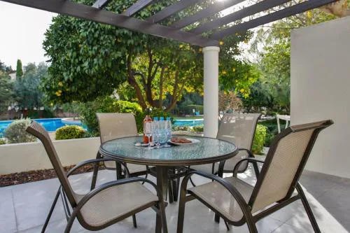 Stunning & Cosy, Direct Pool Access, 2BR, with Private Patio! Serenity Townhouse