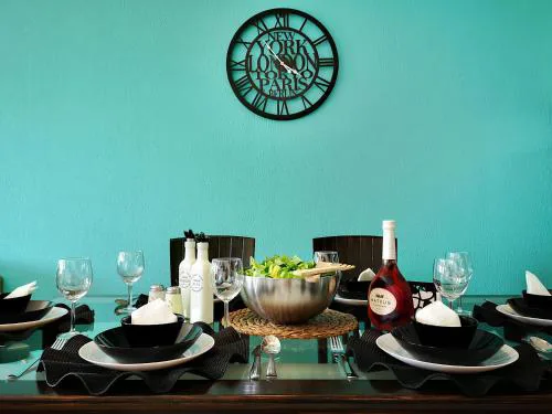 Tedy's Townhouse-Margarita Gardens