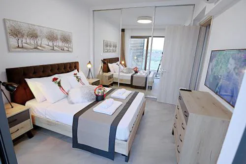 Golden Tree Apartment