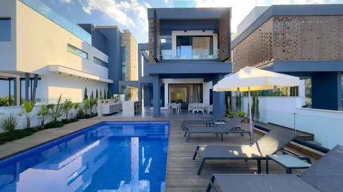 Luxury Beachfront Villa - Rooftop Jacuzzi, Sunrise