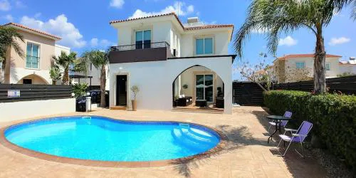 Oresti Villa with a pool