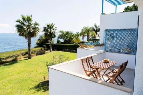 Beachfront Mediterranean Escape 3bd Sea View Apartment