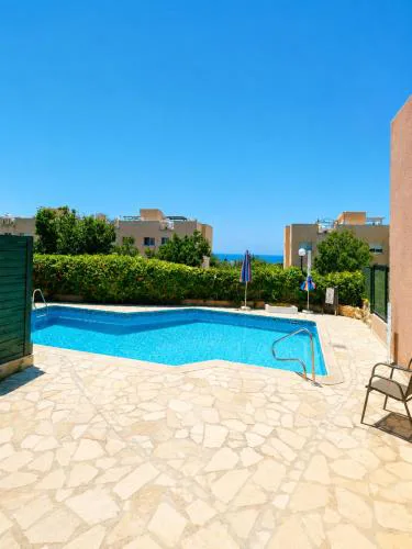 Alithea Gardens 2 Bedroom Apt with Communal Pool