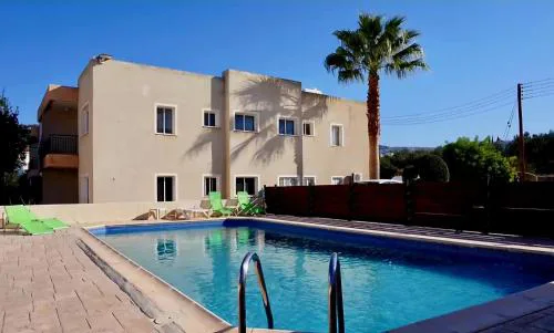 Melania Modern Apart with pool near CORAL BAY, Pafos