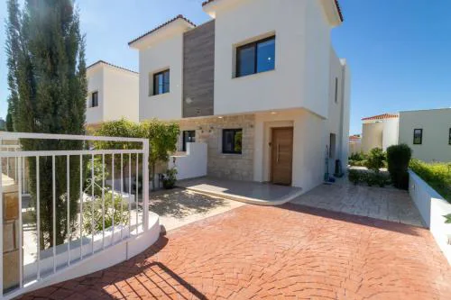 Townhouse Anita - Modern 2-BR Coastal Retreat near the Beach