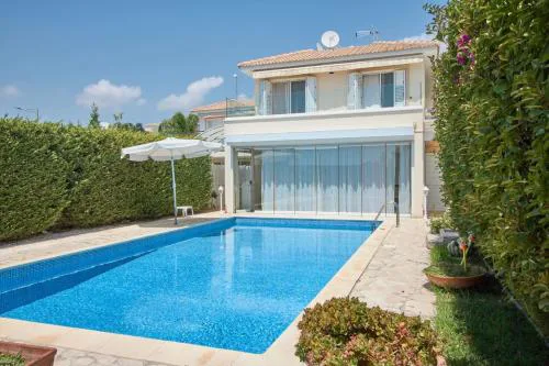 Villa Anastasia - Sea Breeze Retreat