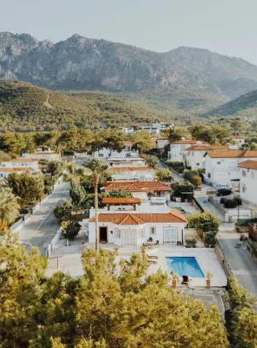Private Bungalow with private pool and parking in Alsancak Kyrenia North Cyprus