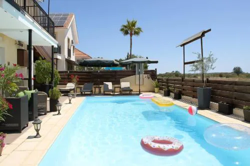 Comfy room with sea view in Villa private pool