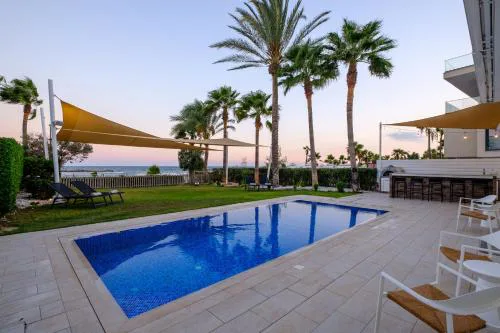 Villa Goldfish - 5BR Beachfront Luxury with Pool & Jacuzzi