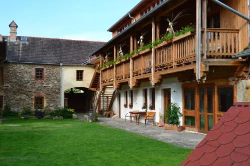 Selský Dvůr- apartmány a keramická dílna