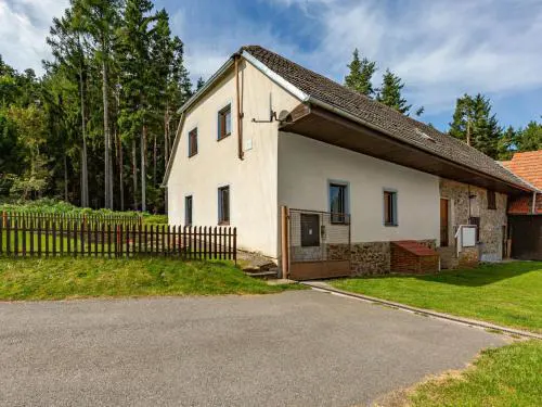 Holiday Home Jelemek by Interhome