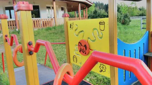 Farma Slunečný Dvůr apartmány a family stany střecha pod střechou