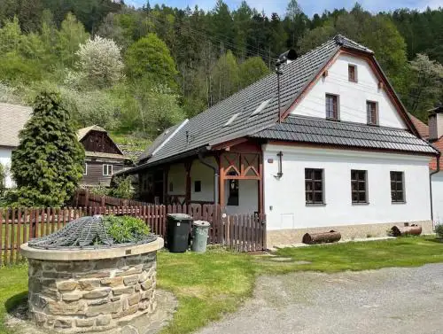 Chaloupka pod hradem